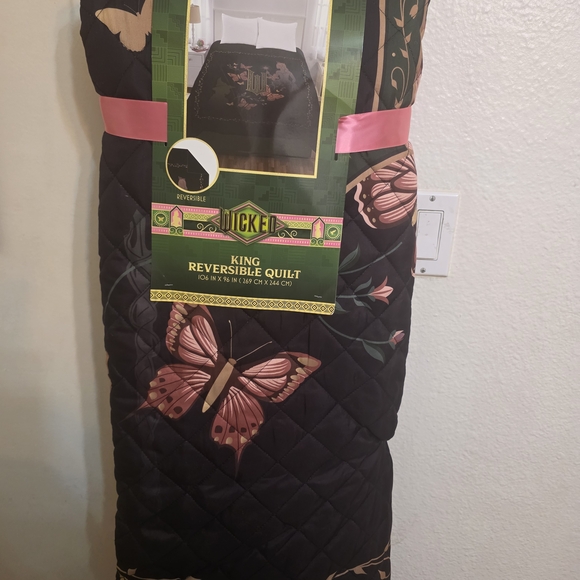 Wicked Black and Pink Reversible Comforter - Picture 2 of 3